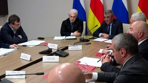 Сергей Меняйло и помощник Председателя правительства России Муслим Хучиев провели совещание.