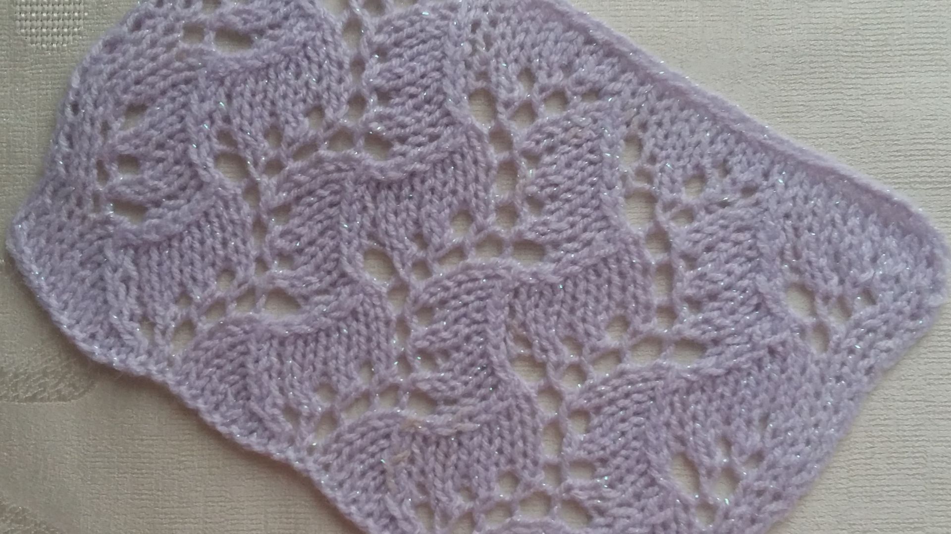 46. Волнистый узор с веточками