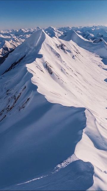 Завораживающие снежные вершины #горныепейзажи #природа #приключения