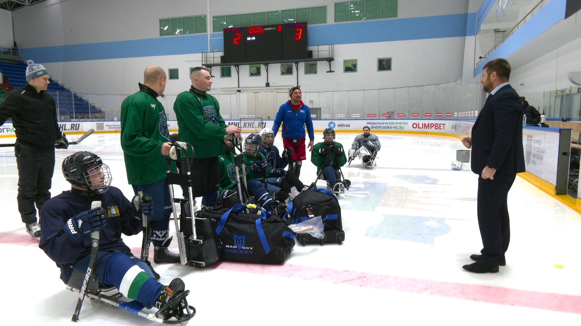 Следж-хоккеистам югорского «Севера» вручили новую экипировку смотреть онлайн