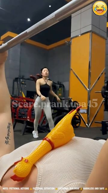 No pigs allowed in the 😂😂gym#funny#funnyscares #prank #humor #funnyvideo #funn