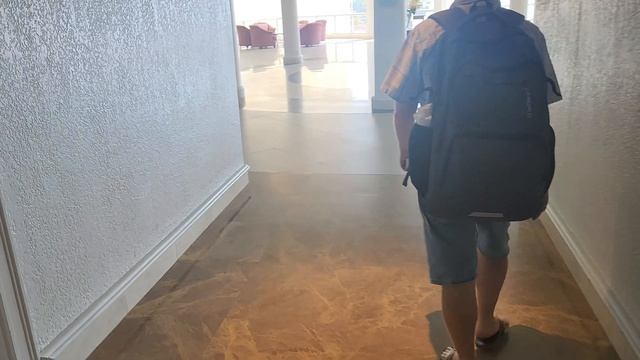 Радостный вход в отель Dusit Thani Паттайя 🛌 🏊♂️ 🌴