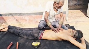 Индийский парикмахер, Нага Баба, специалист по массажу всего тела