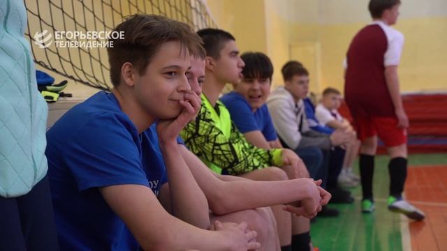 В третьей школе продолжается битва за победу в футзале смотреть онлайн