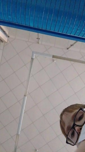 одевается и идем до ДОМА