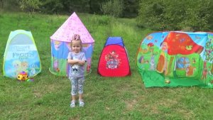 Настя отвечает на вопросы и получает призы