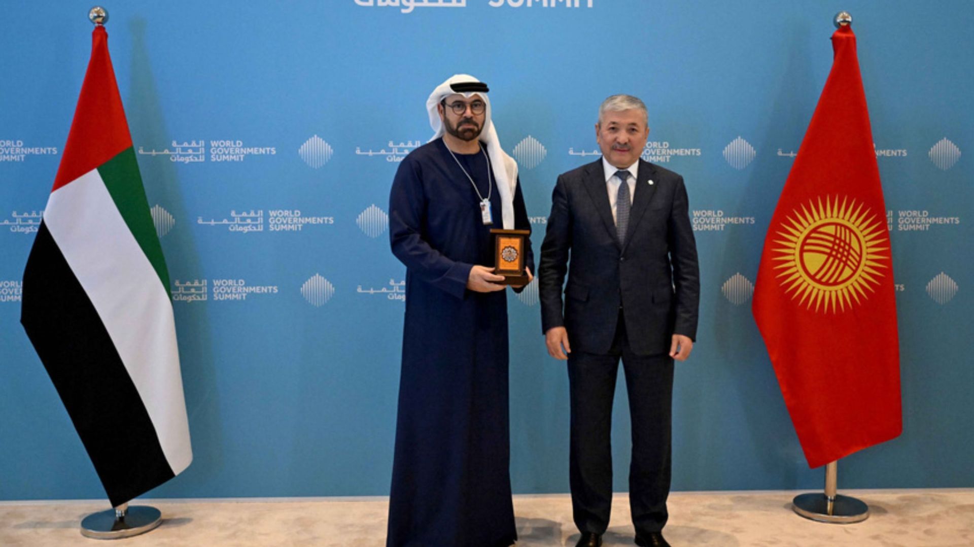 Адылбек Касымалиев вручил орден «Достук» министру по делам кабинета министров ОАЭ смотреть онлайн