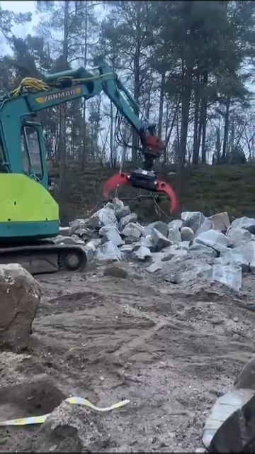 Лесозахват универсальный захват Exten RLG-120 на мини-экскаваторе Yanmar