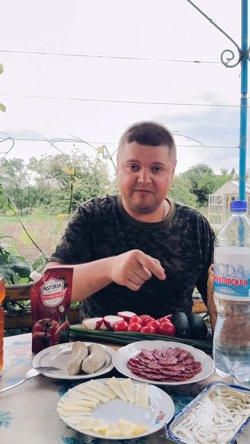 Накрыл поляну на даче