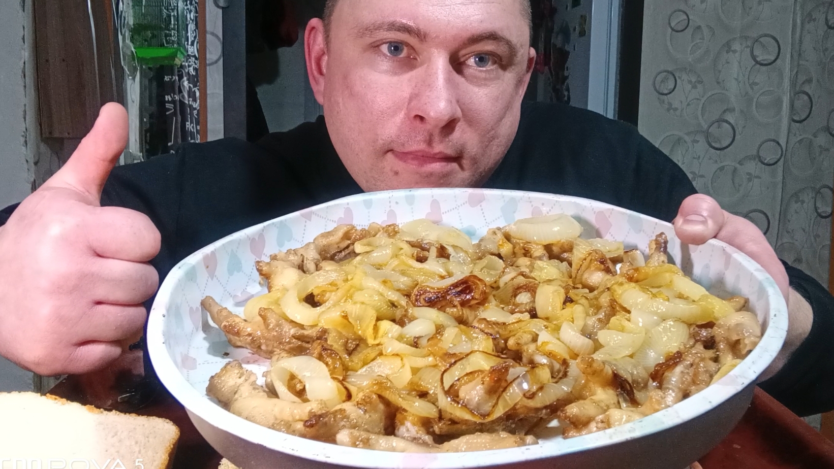 мукбанг/обжорыч/жареные куриные ножки -лапы/ смотреть онлайн