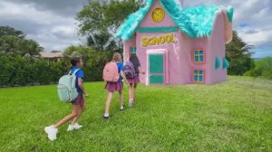 Картонная, пушистая и лего школы Насти и друзей