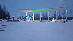 ГОРОД. УТРО. ФЕВРАЛЬ.