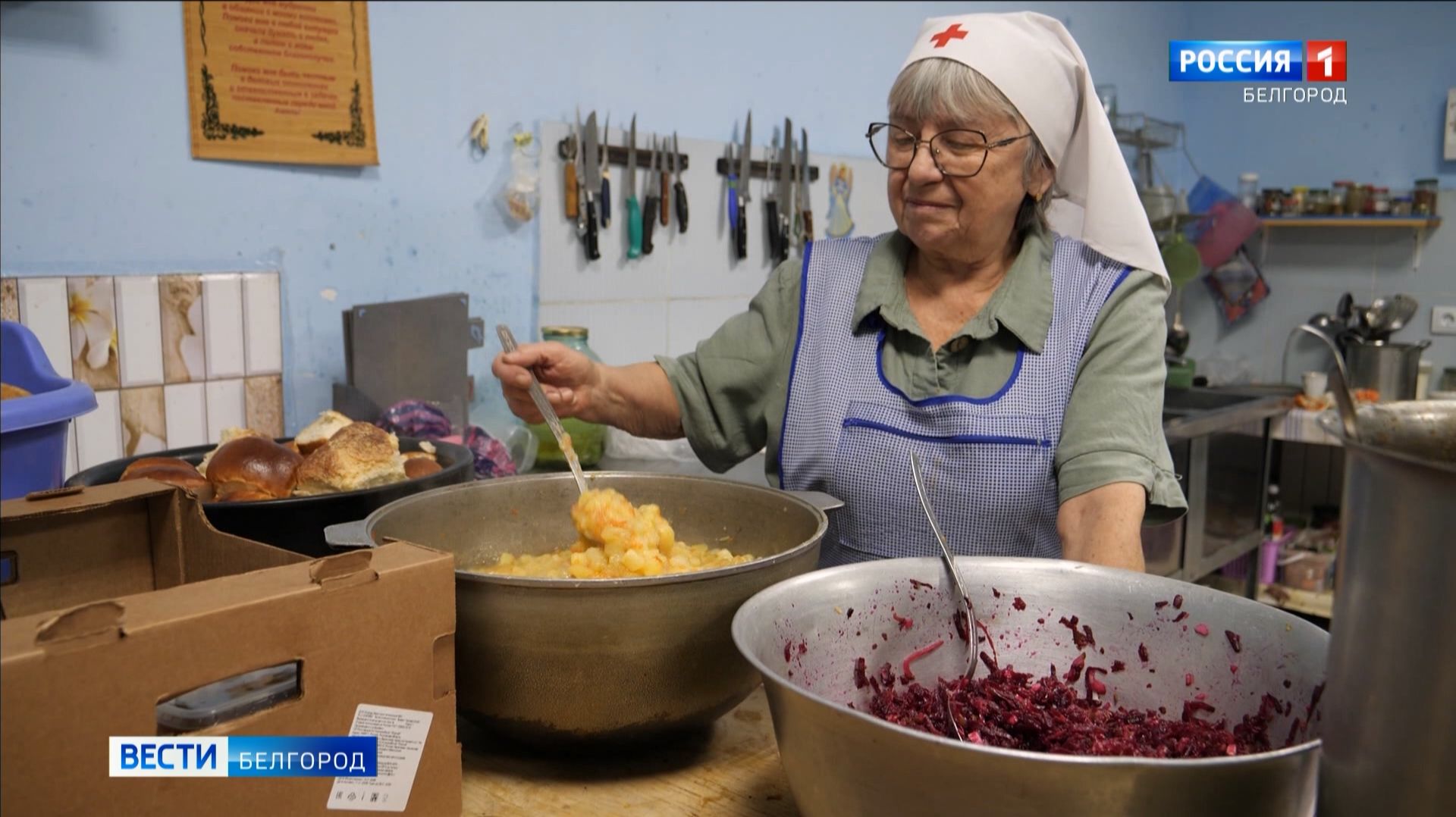 В Марфо-Мариинском сестричестве в аномально холодные дни продолжают кормить горячими обедами смотреть онлайн