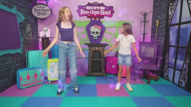 Nastya and friends’ Spooky Adventure смотреть онлайн