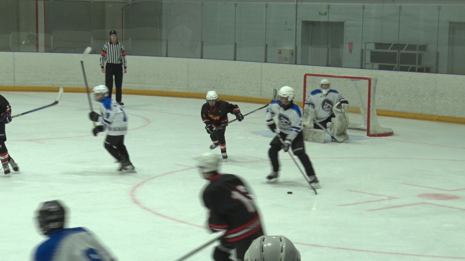 Продолжаются поединки II этапа «Золотой шайбы». ТК «Первый Советский» смотреть онлайн