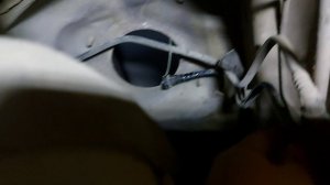 как снять топливный насос (бензонасос) на мазде 3 1.6, бк 2005 года. замена фиксатора клипсы