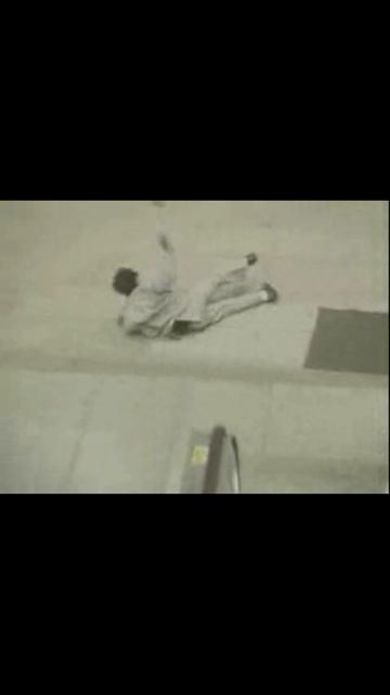 Эскалатор. Неудачный прыжок смотреть онлайн