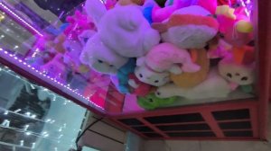 ИГРАЕМ В АВТОМАТ С ИГРУШКАМИ 🎮 ХВАТАЙКА 🏏