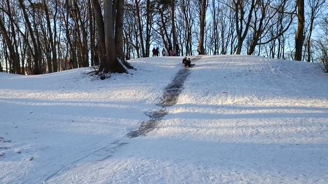 катаемся на горке 1