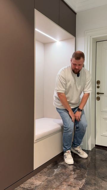 Шикарная вместительная прихожая