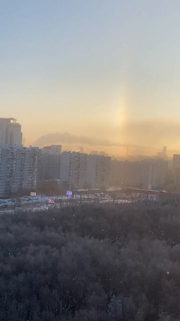 Гало в Москве, радужный столб в небесах, 04.02 смотреть онлайн