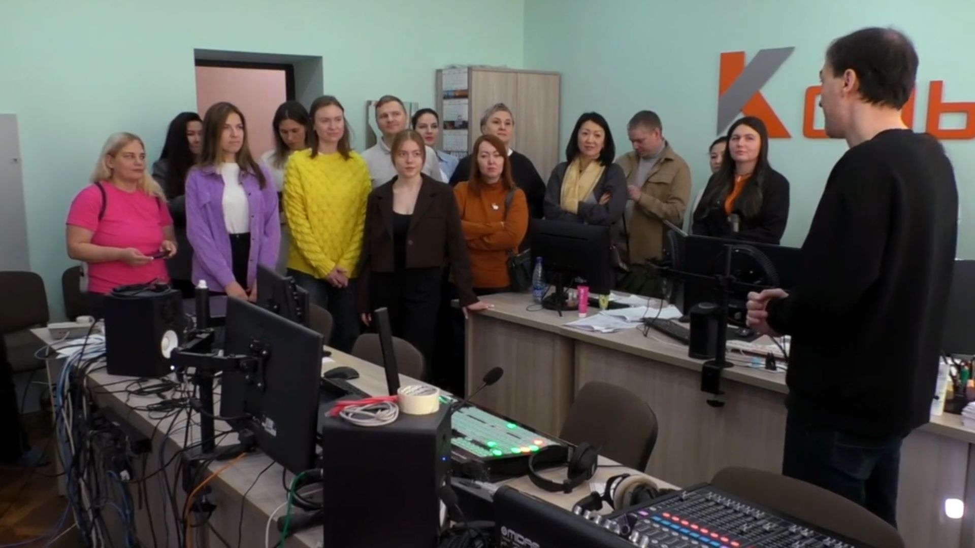 Участники проекта «Культурный Маяк» познакомились с телевизионной кухней на студии «ТВ-Колыма-Плюс» смотреть онлайн