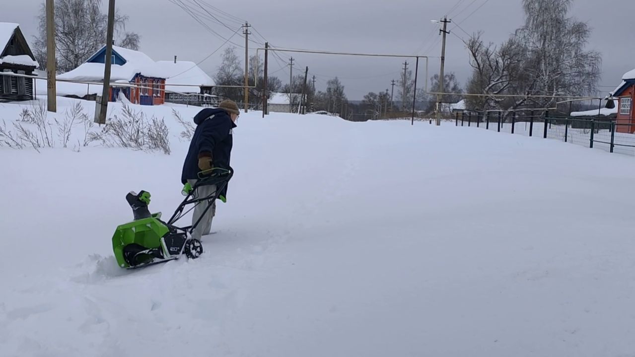 Нас замело три дня невыездные. Ремонт сеней идет дальше. Живем в деревне. Февраль 2026