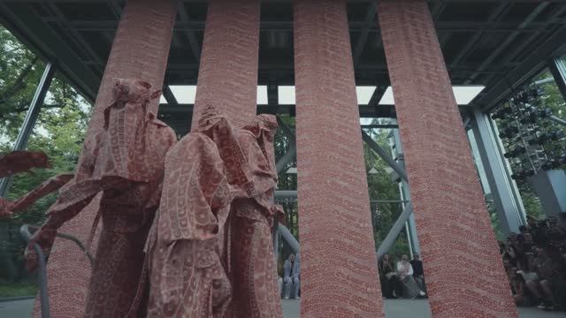 Показ коллекции Issey Miyake весна-лето 2026