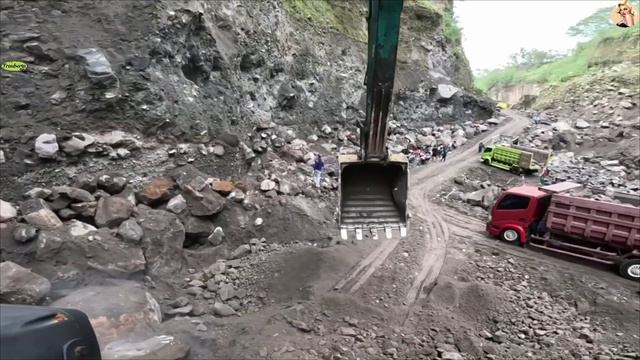 Строительство, экскаватор копает песок смотреть онлайн