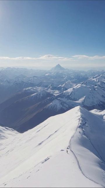 Вершины гор: удивительные пейзажи и приключения #горы #приключение #пейзажи