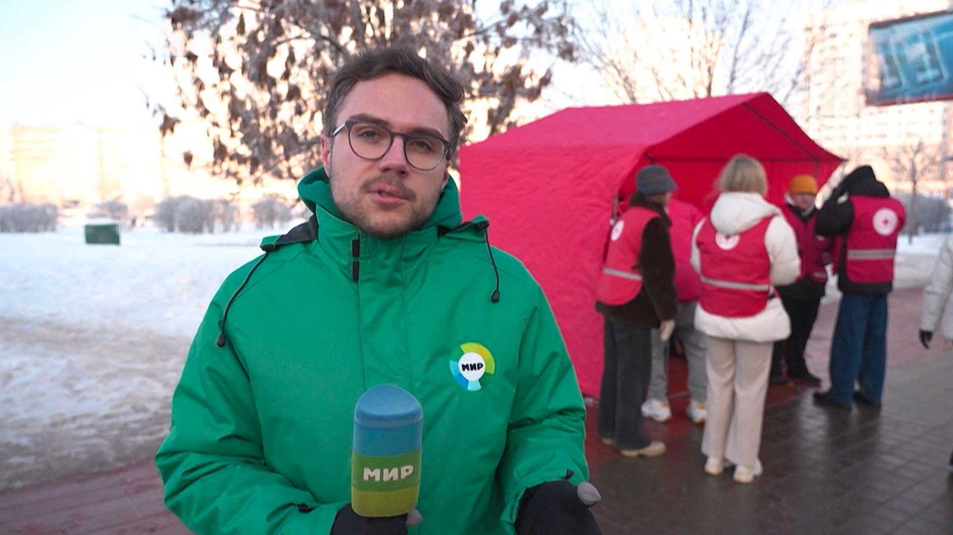 Суровые морозы в Беларуси: волонтеры развернули пункты обогрева, профсоюзы проверяют условия труда смотреть онлайн