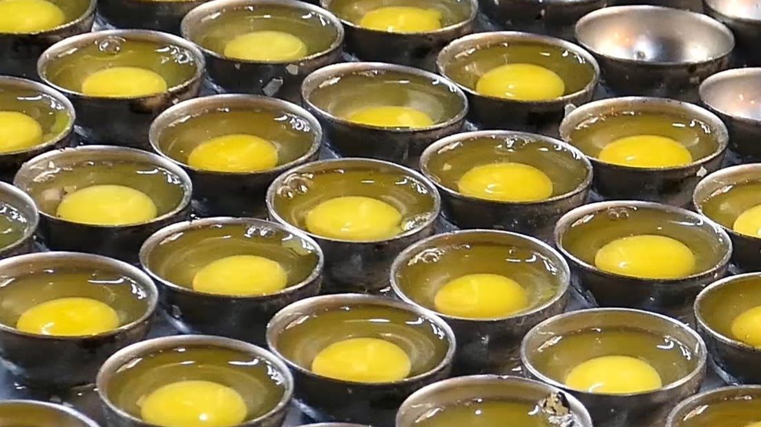 Жареные перепелиные яйца. Уличная еда Тайвань | Еда мира | World Food