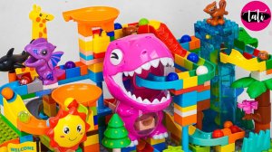 Играем в развивающий конструктор Марбл Ран и лего. Мультфильм для детей. ASMR АСМР