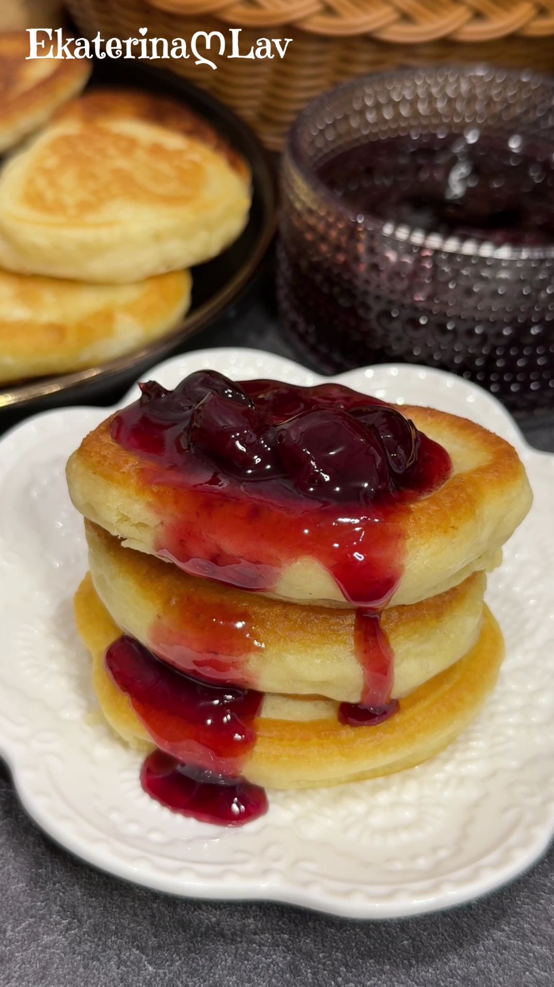 ПЫШНЫЕ и мягкие ОЛАДЬИ на кефире БЕЗ ЯИЦ! Оладушки на завтрак за 5 минут! #оладьирецепт #оладушки