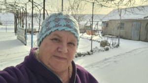 422. Привет из Крыма.  Мороз давит. А я вяжу шапки. 04.02.26.