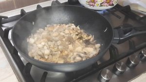 🔥 Макароны с курицей и грибами – быстрый и вкусный ужин!