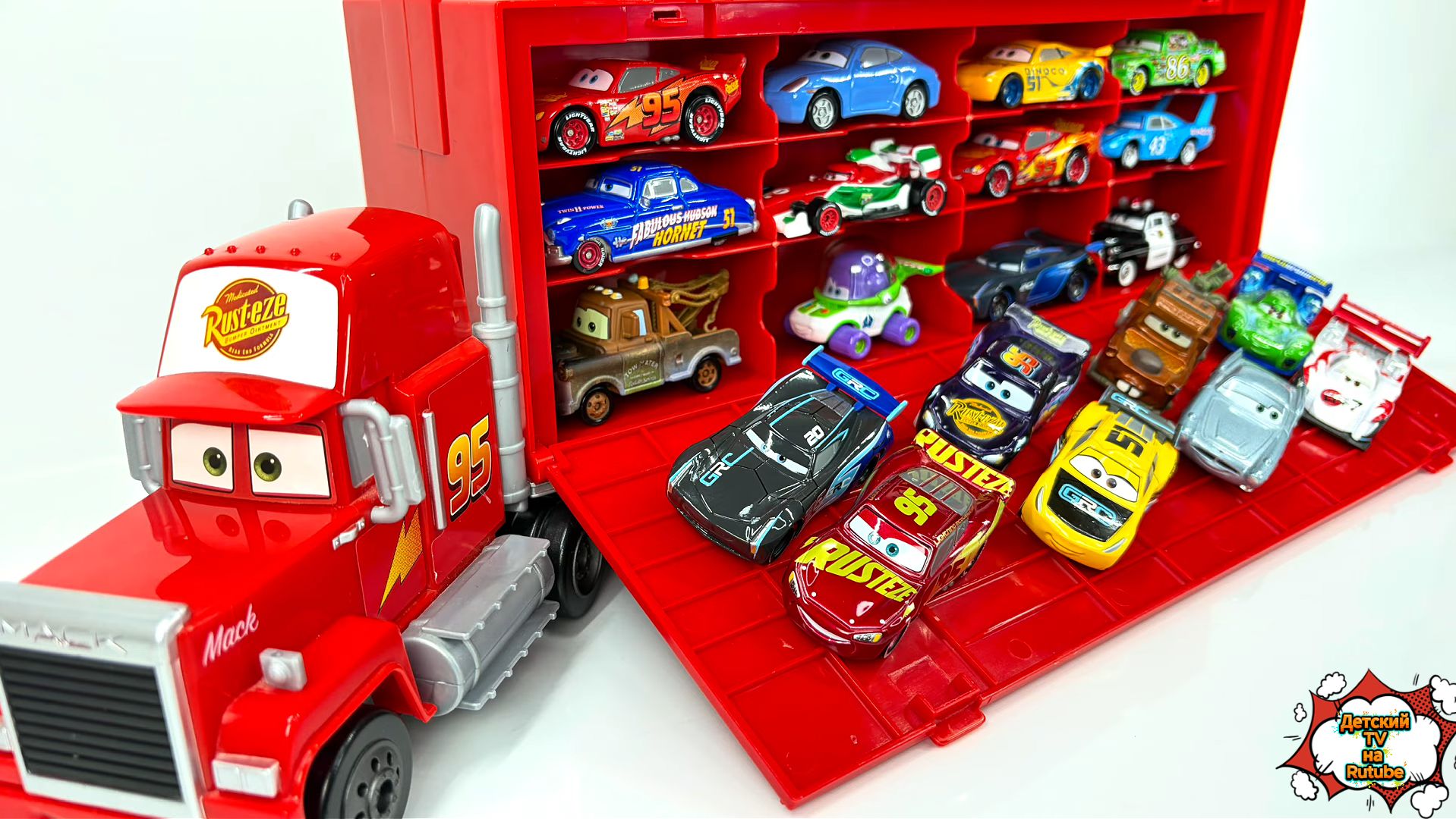 4k | Машинки Тачки распаковка — сортируем Молнию Маккуина в трейлер Мака смотреть онлайн