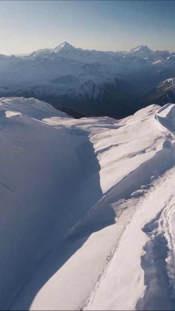 Завораживающие горные пейзажи на зимнем восхождении #горы #пейзаж #зима