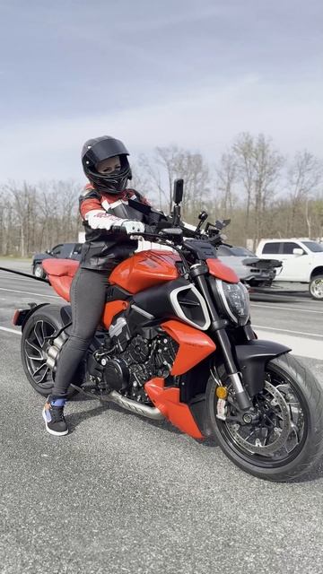 Я Катя езжу на Дукати. Катя Алмаз смотреть онлайн