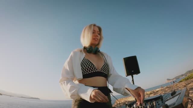 SAVIELA - Live set @ Ibiza, Spain 2025 Melodic Techno & Progressive House DJ Mix смотреть онлайн