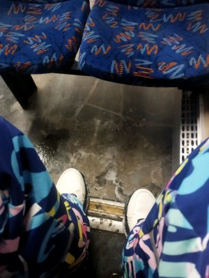 кидаем Тёму в сугроб