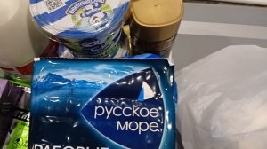 Заказала продукты . Курьер принёс.
