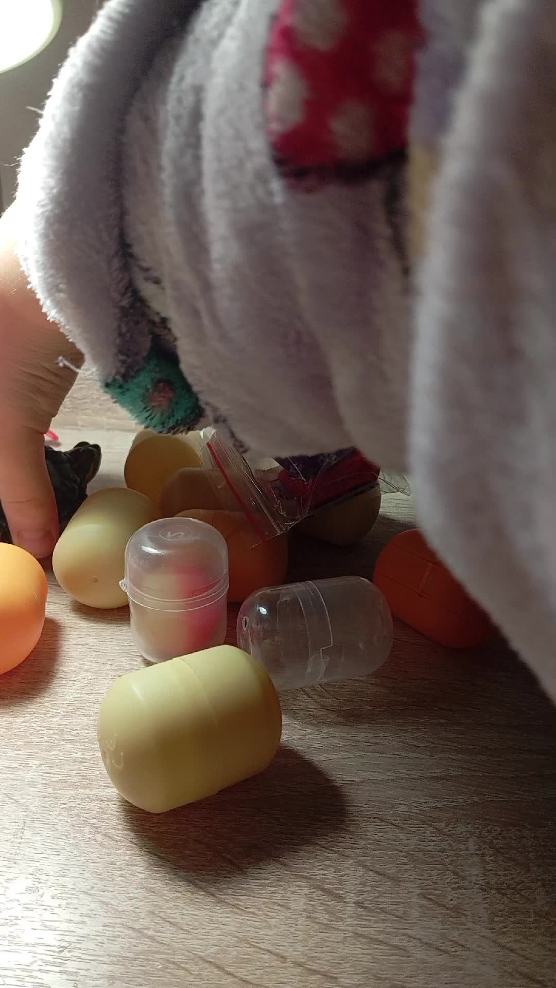 распаковка старых Киндеров смотреть онлайн