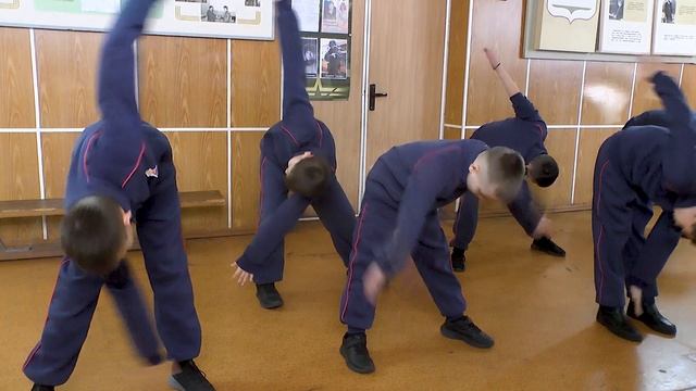 Урок физкультуры в 5 классе. Видеосъемка и монтаж - кадеты Лаврентий Алексеев и Степан Кадиленков смотреть онлайн