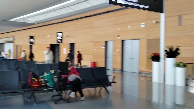 Наш самолётик !Хороший аэропорт!) смотреть онлайн