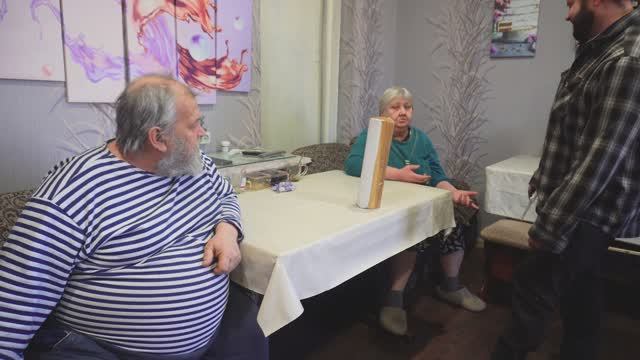 Получили пенсию заказали для мамы подарок она не обрадовалась Что в тумбе дляч еды смотреть онлайн