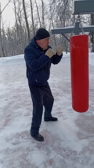 Кельчин Александр, тренировка по боксу на улице зимой в мороз. #бокс #2026 #февраль