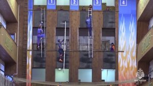 1 день. 100-метровая полоса с препятствиями и подъем по штурмовой лестнице в окно учебной башни