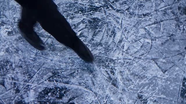 Лёд озера и пламя моторов: Bugatti устроила «покатушки» в Швейцарии смотреть онлайн