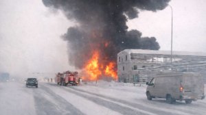 Огненный гриб и столб дыма: бензовоз взорвался на заправке в ХМАО